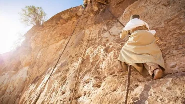 Debre Damo Monastery: A Spiritual Haven Perched on a Cliff